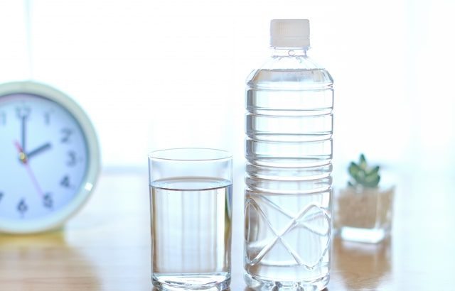 ダイエットには水分摂取が重要！おすすめの飲み方や水の種類を紹介